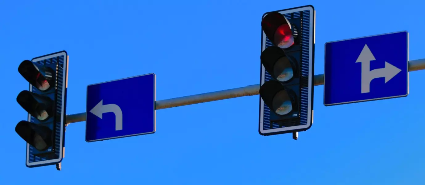 Traffic lights illustrating key skills and our roadmap to writing a perfect consulting resume.